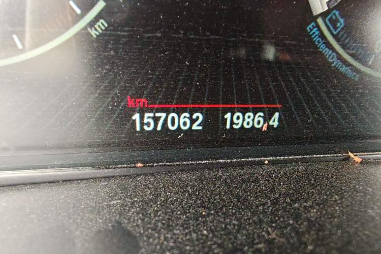 Used BMW X6 2015 xDrive28i Odometer Close Up