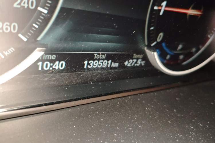 Used BMW X6 2015 xDrive35i Leading Model Odometer Close Up