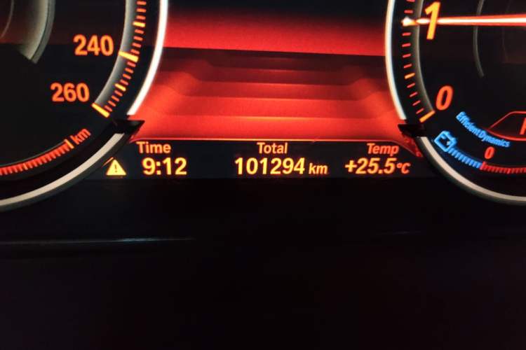 Used BMW X6 2015 xDrive35i Luxury Edition Odometer Close Up
