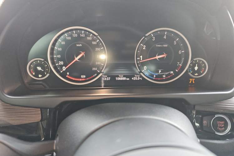 Used BMW X6 2015 xDrive50i M Sport model Odometer Close Up