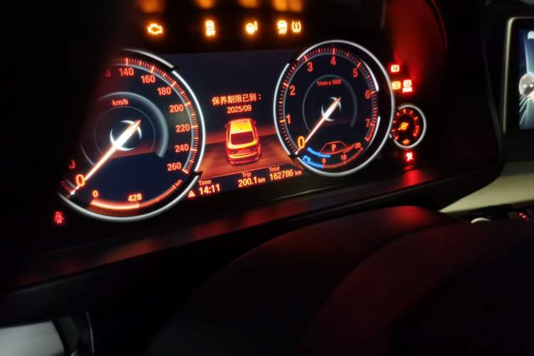 Used BMW X6 2015 xDrive35i Leading Model Odometer Close Up