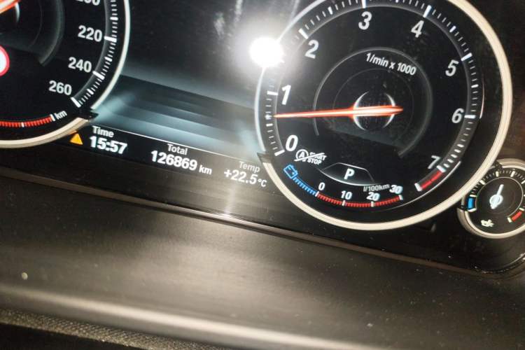 Used BMW X6 2015 xDrive35i Luxury Edition Odometer Close Up