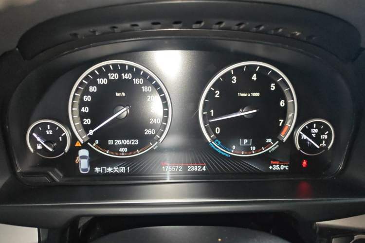 Used BMW X6 2015 xDrive35i Leading Model Odometer Close Up