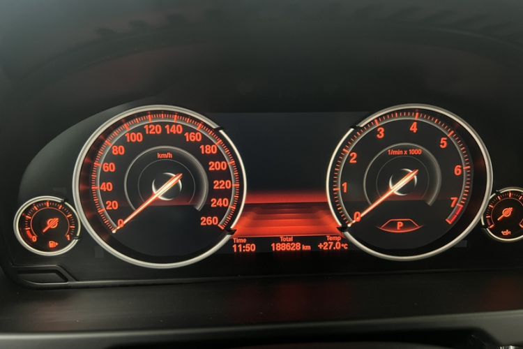 Used BMW X6 2015 xDrive35i Luxury Edition Odometer Close Up