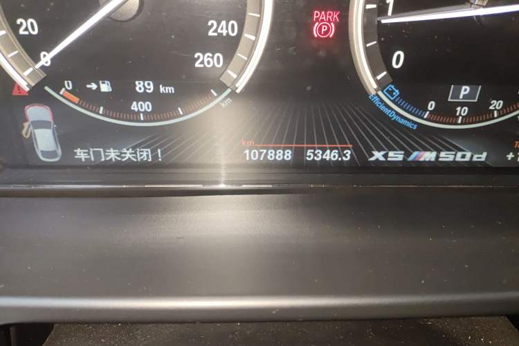 Used BMW X6 2015 xDrive28i Odometer Close Up