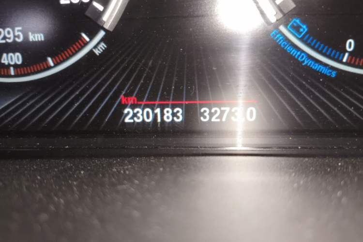 Used BMW X6 2015 xDrive35i Leading Model Odometer Close Up