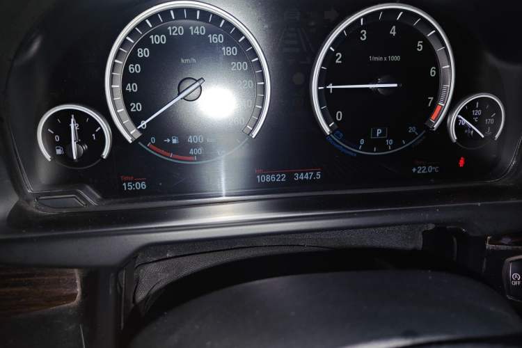 Used BMW X6 2015 xDrive35i Luxury Edition Odometer Close Up