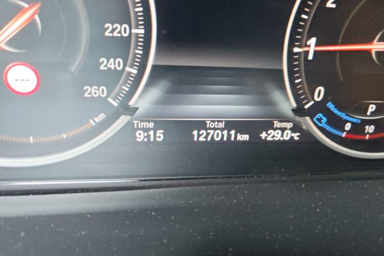 Used BMW X6 2015 xDrive35i Leading Model Odometer Close Up