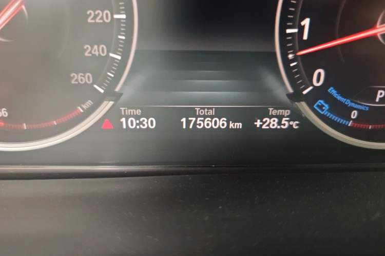 Used BMW X6 2015 xDrive35i Luxury Edition Odometer Close Up