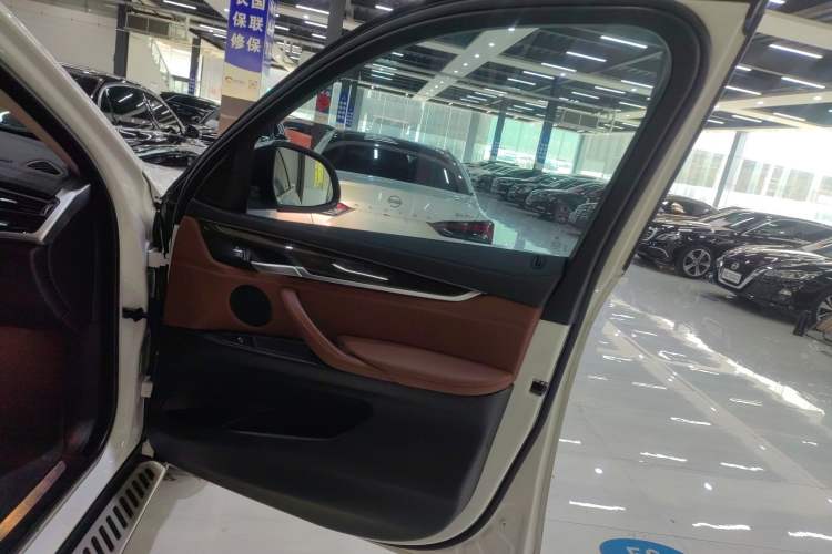 Used BMW X6 2015 xDrive28i Right Front Door Interior