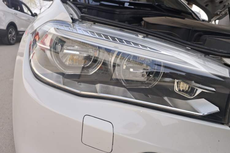 Used BMW X6 2015 xDrive50i M Sport model Right Front Headlight