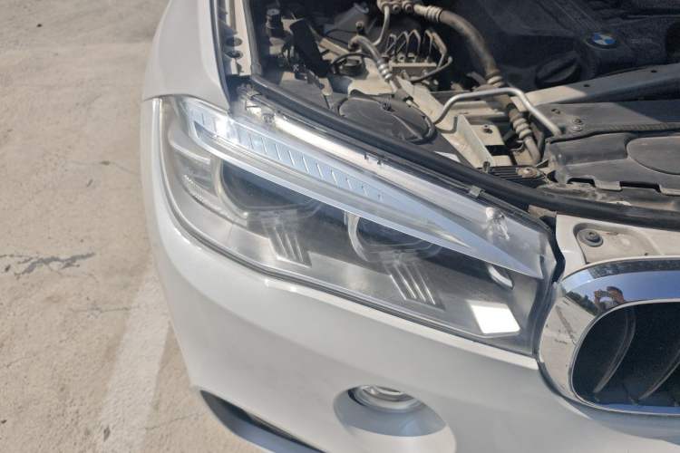 Used BMW X6  Right Front Headlight