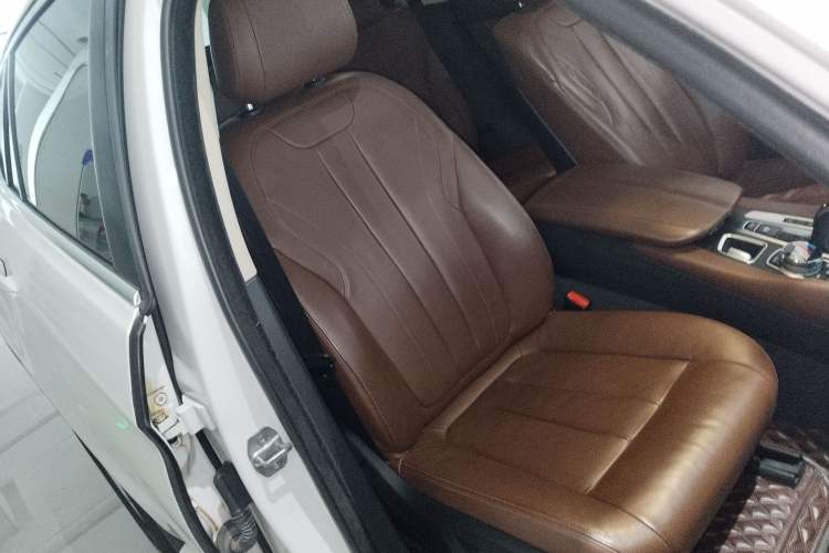 Used BMW X6 2015 xDrive35i Leading Model Right Front Seat