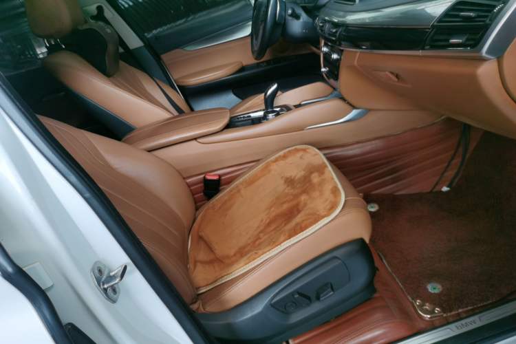 Used BMW X6 2015 xDrive35i Leading Model Right Front Seat