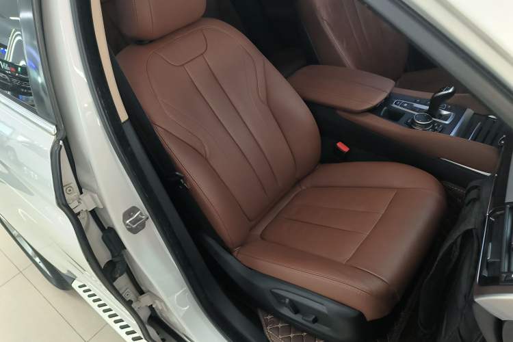 Used BMW X6 2015 xDrive35i Leading Model Right Front Seat