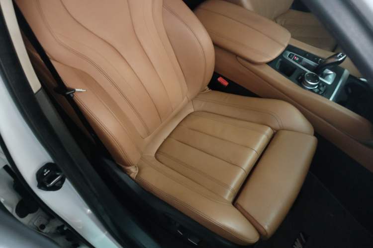 Used BMW X6 2015 xDrive28i Right Front Seat