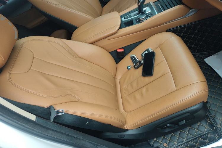 Used BMW X6 2015 xDrive35i Leading Model Right Front Seat