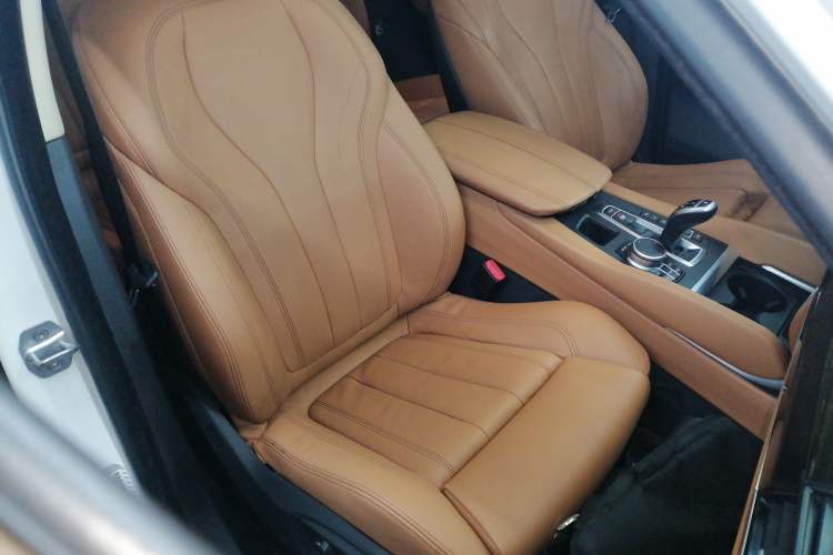 Used BMW X6 2015 xDrive35i Leading Model Right Front Seat