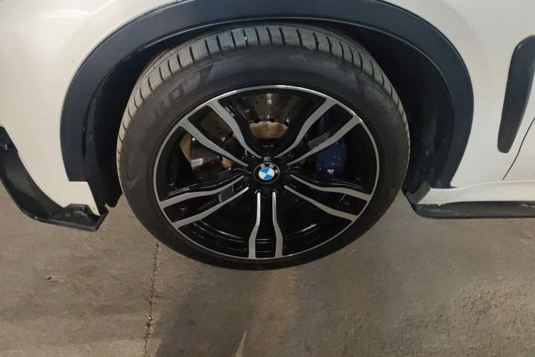 Used BMW X6 2015 xDrive35i Luxury Edition Right Front Wheel Hub