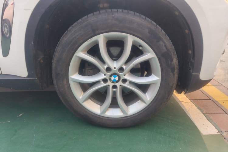Used BMW X6 2015 xDrive35i Leading Model Right Front Wheel Hub