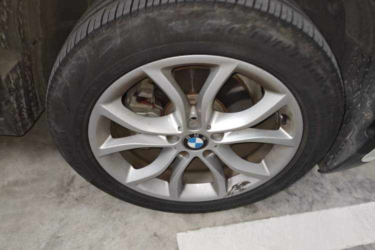 Used BMW X6 2015 xDrive28i Right Front Wheel Hub