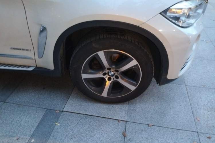 Used BMW X6 2015 xDrive35i Luxury Edition Right Front Wheel Hub