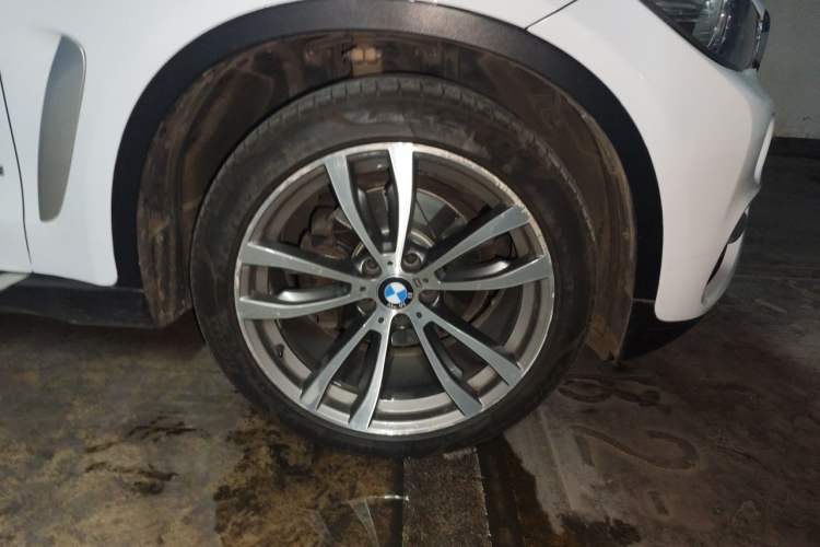 Used BMW X6 2015 xDrive35i Luxury Edition Right Front Wheel Hub
