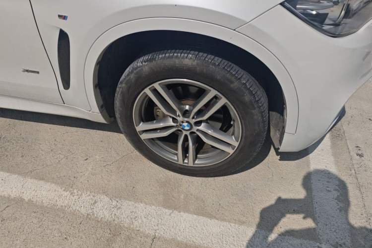 Used BMW X6  Right Front Wheel Hub