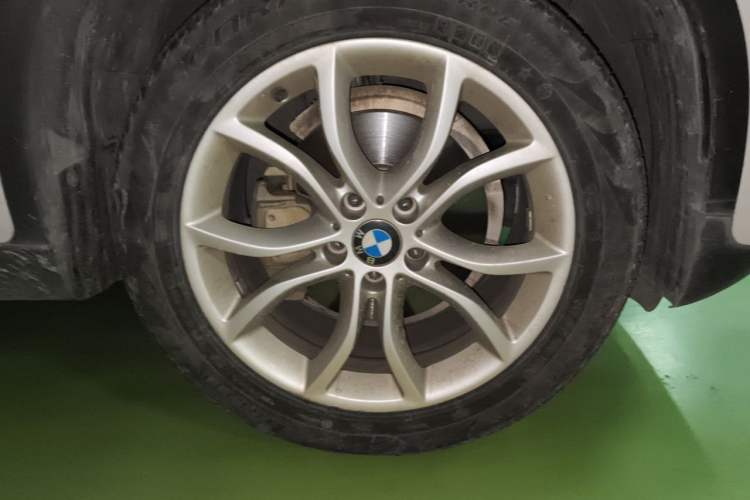 Used BMW X6 2015 xDrive28i Right Front Wheel Hub