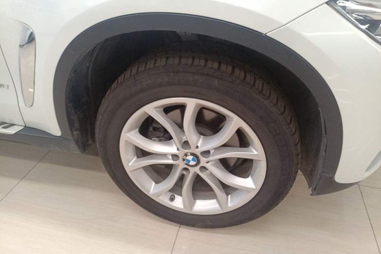 Used BMW X6  Right Front Wheel Hub