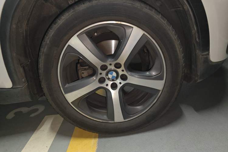 Used BMW X6 2015 xDrive35i Luxury Edition Right Front Wheel Hub
