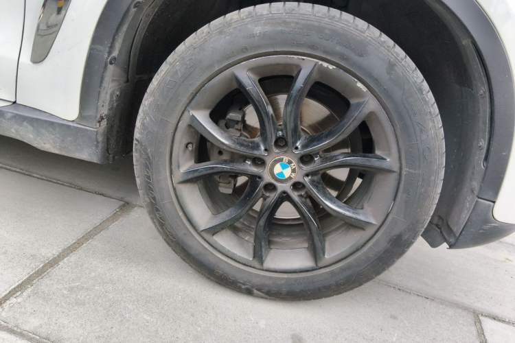 Used BMW X6  Right Front Wheel Hub