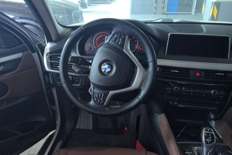 Used BMW X6 2015 xDrive35i Leading Model Steering Wheel