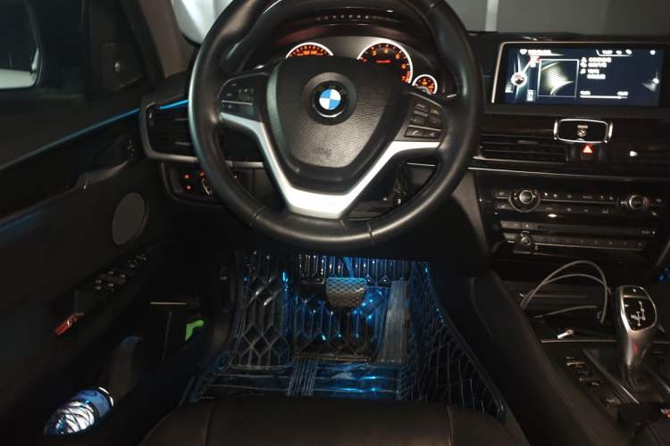 Used BMW X6 2015 xDrive35i Luxury Edition Steering Wheel