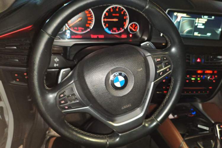 Used BMW X6 2015 xDrive35i Luxury Edition Steering Wheel