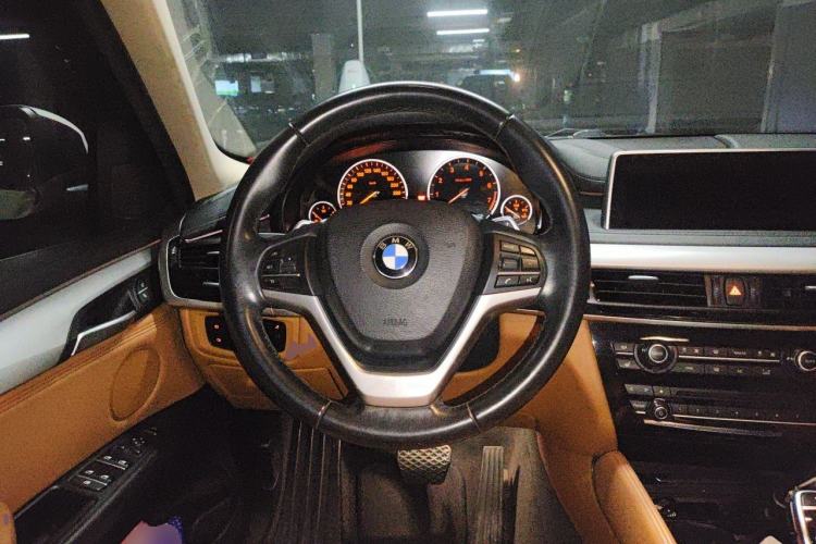 Used BMW X6 2015 xDrive35i Leading Model Steering Wheel