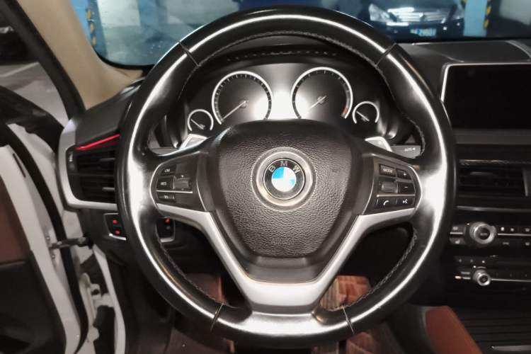 Used BMW X6 2015 xDrive35i Leading Model Steering Wheel