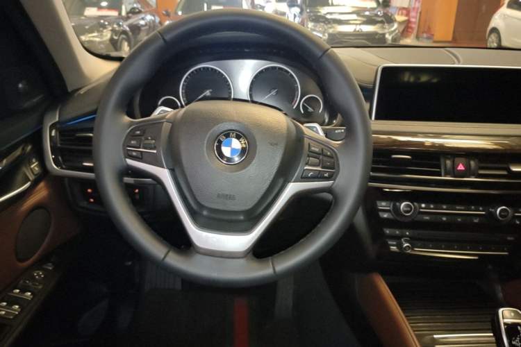 Used BMW X6 2015 xDrive35i Leading Model Steering Wheel