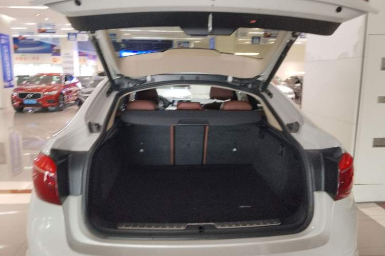 Used BMW X6 2015 xDrive35i Leading Model Trunk