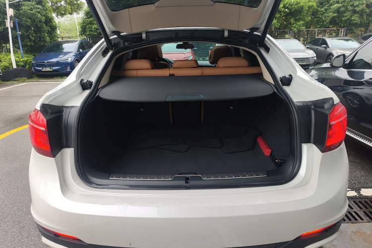 Used BMW X6 2015 xDrive35i Leading Model Trunk