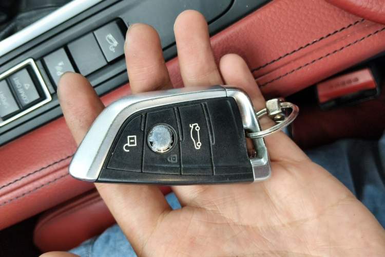 Used BMW X6  Vehicle Key