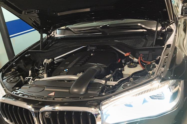 Used BMW X6 2016 xDrive35i U.S. specification Engine Bay