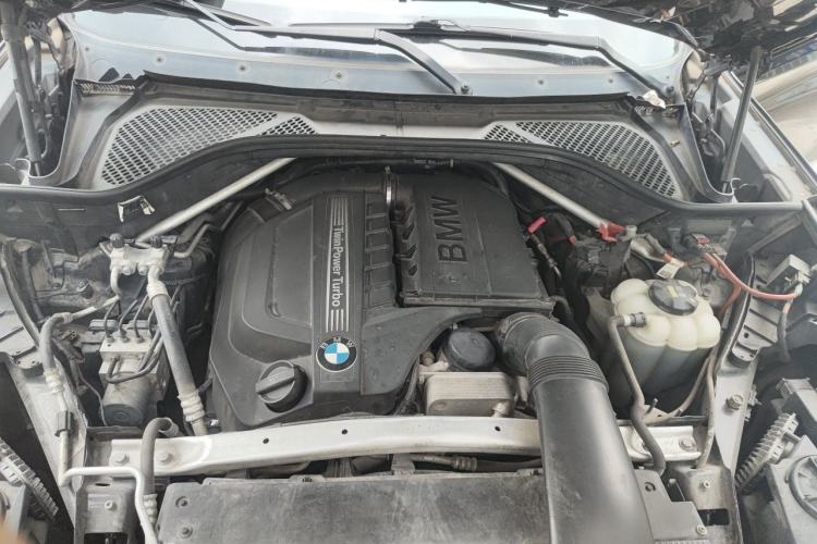 Used BMW X6 2016 xDrive35i U.S. specification Engine Bay