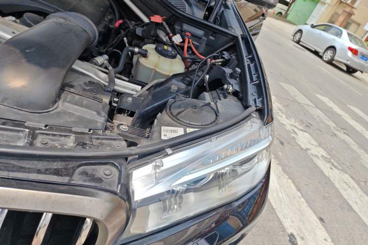Used BMW X6  Engine Bay Left