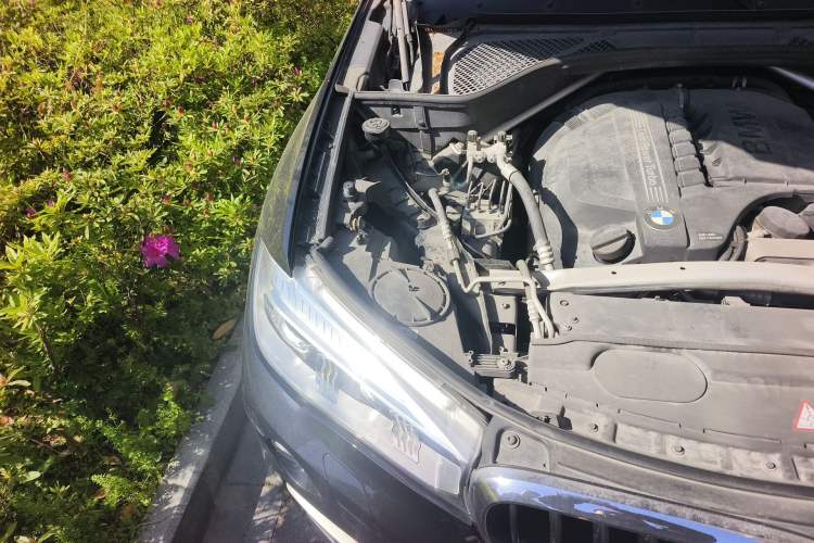 Used BMW X6 2016 xDrive35i Base Model Middle East Engine Bay Right