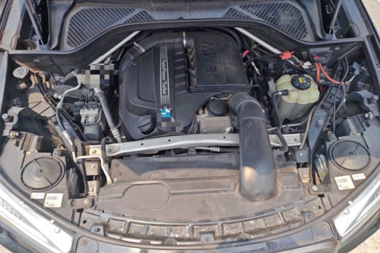 Used BMW X6  Engine Bay