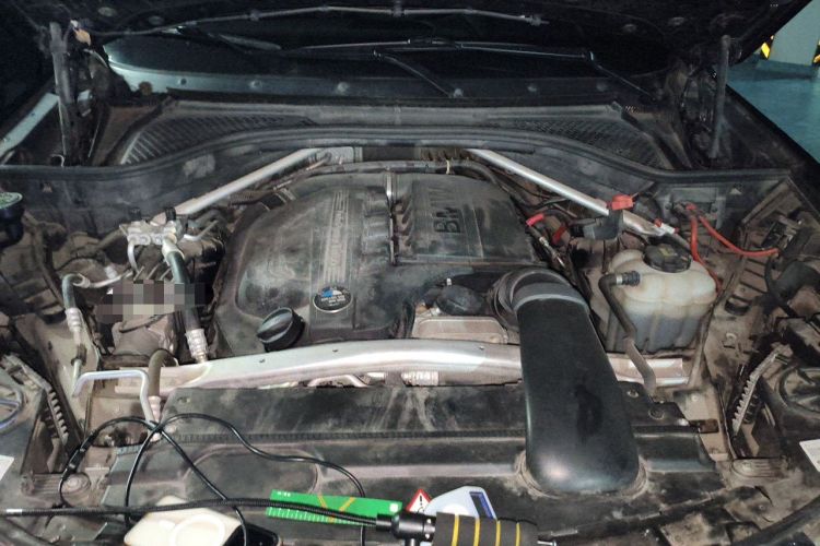 Used BMW X6  Engine Bay