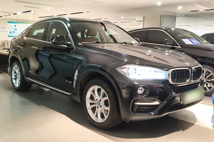 Used BMW X6 2016 xDrive35i U.S. specification Front Right 45 Deg