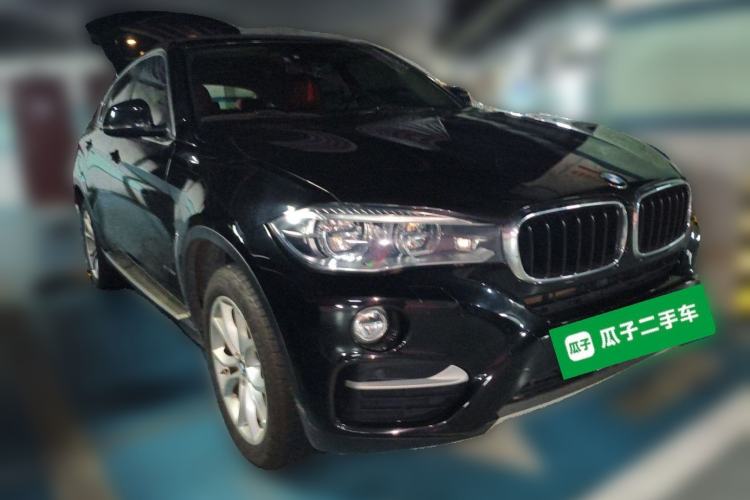 Used BMW X6  Front Right 45 Deg