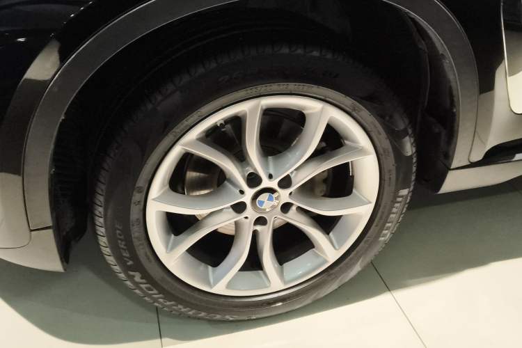 Used BMW X6 2016 xDrive35i U.S. specification Left Front Wheel Hub